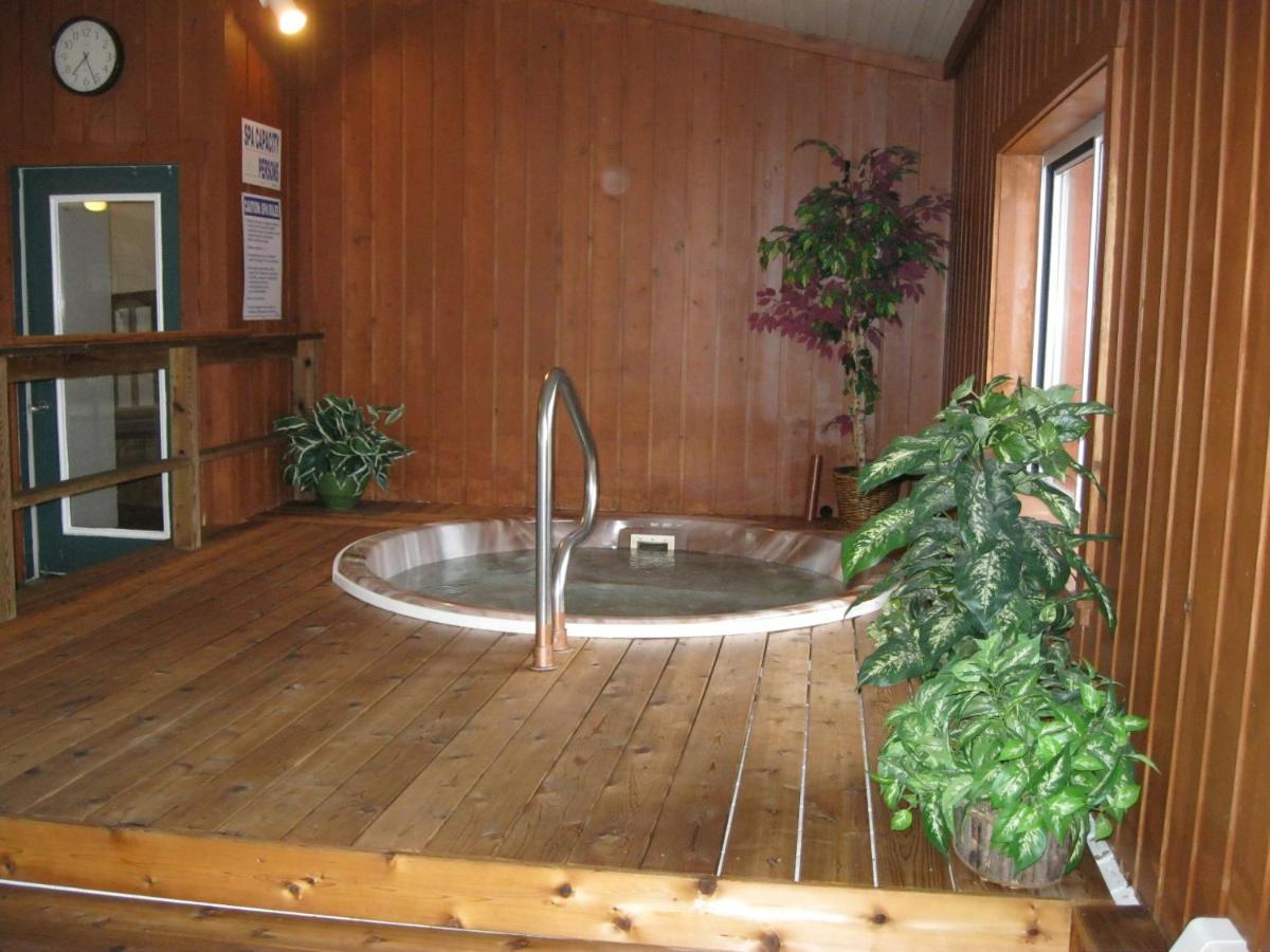 Cedar Hill Lodge St. Ignace Exterior foto